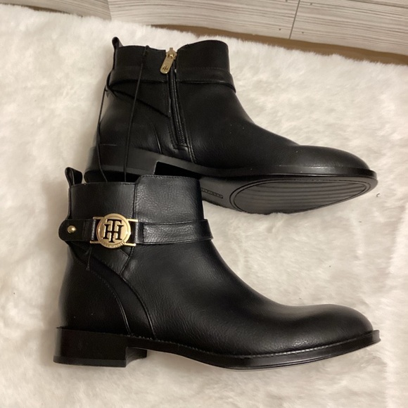 NWOT Tommy Hilfiger Rezin 2 Women’s Black Ankle Boots Size 6.5 - Picture 2 of 5